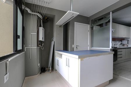 Apartamento para alugar com 210m², 3 quartos e 1 vagaÁrea de Serviço