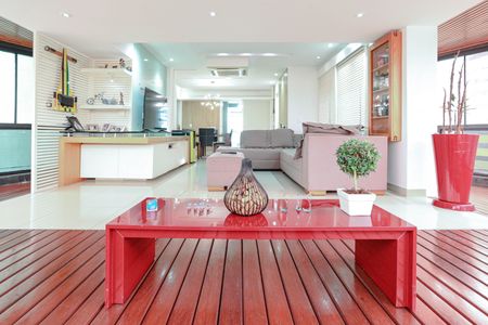 Apartamento para alugar com 210m², 3 quartos e 1 vagaSacada