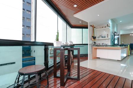 Apartamento para alugar com 210m², 3 quartos e 1 vagaSacada