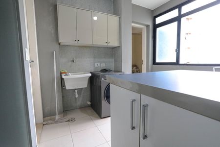 Apartamento para alugar com 210m², 3 quartos e 1 vagaÁrea de Serviço