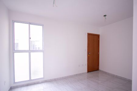 Sala de apartamento para alugar com 2 quartos, 30m² em Amendoeira, São Gonçalo