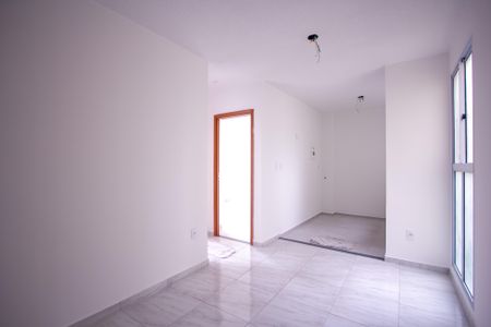 Sala de apartamento para alugar com 2 quartos, 30m² em Amendoeira, São Gonçalo