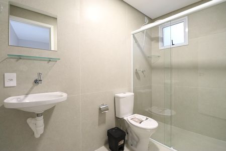 Banheiro de kitnet/studio para alugar com 1 quarto, 26m² em Barra Funda, São Paulo