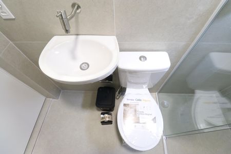 Banheiro de kitnet/studio para alugar com 1 quarto, 20m² em Barra Funda, São Paulo