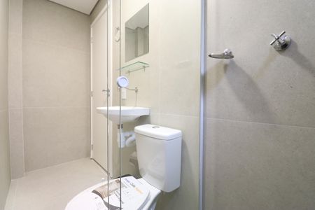 Banheiro de kitnet/studio para alugar com 1 quarto, 22m² em Barra Funda, São Paulo