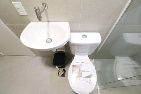 Banheiro de kitnet/studio para alugar com 1 quarto, 22m² em Barra Funda, São Paulo