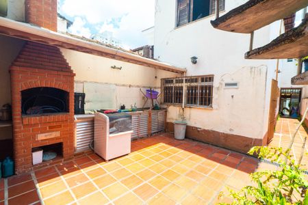 Casa à venda com 180m², 3 quartos e 2 vagas Casa à venda com 180m², 3 quartos e 2 vagasQuintal