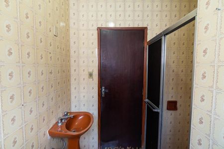 Casa à venda com 180m², 3 quartos e 2 vagas Casa à venda com 180m², 3 quartos e 2 vagasBanheiro Social