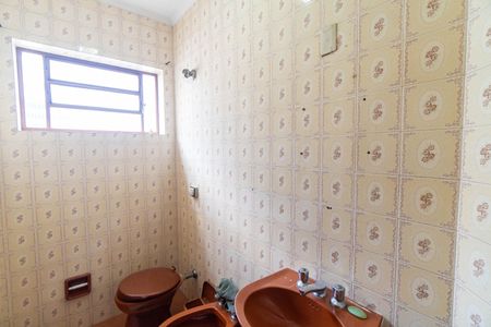 Casa à venda com 180m², 3 quartos e 2 vagas Casa à venda com 180m², 3 quartos e 2 vagasBanheiro Social