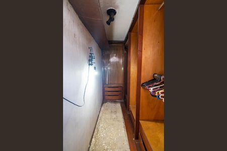 Casa à venda com 180m², 3 quartos e 2 vagas Casa à venda com 180m², 3 quartos e 2 vagasCloset da Suite