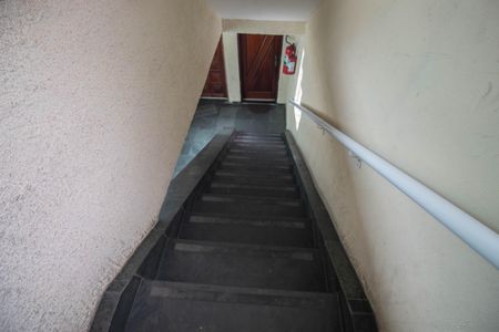 Apartamento para alugar com 55m², 3 quartos e 1 vaga Apartamento para alugar com 55m², 3 quartos e 1 vagaEscada