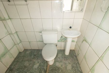 Banheiro de kitnet/studio para alugar com 1 quarto, 30m² em Guaratiba, Rio de Janeiro