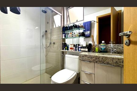 Apartamento à venda com 64m², 3 quartos e 2 vagasBanheiro 