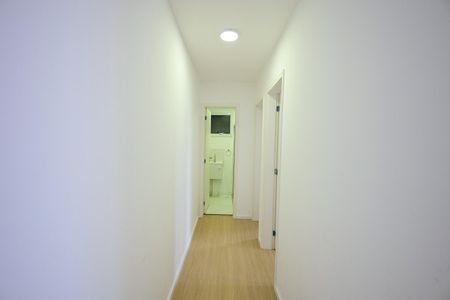 Corredor de apartamento para alugar com 2 quartos, 43m² em Jardim Maria Rosa, Taboão da Serra