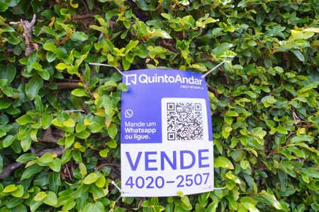 Casa à venda com 325m², 5 quartos e 10 vagasPlaquinha 