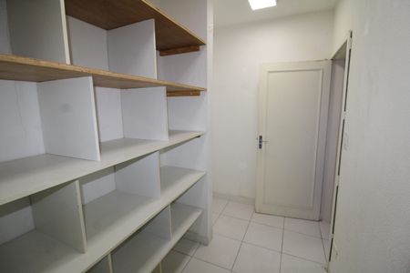 Casa à venda com 369m², 6 quartos e 2 vagasQuarto 1