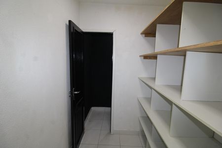 Casa à venda com 369m², 6 quartos e 2 vagasQuarto 1