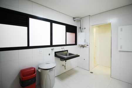 Apartamento à venda com 227m², 4 quartos e 4 vagas Apartamento à venda com 227m², 4 quartos e 4 vagasÁrea de Serviço