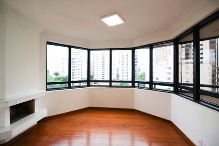 Apartamento à venda com 227m², 4 quartos e 4 vagas Apartamento à venda com 227m², 4 quartos e 4 vagasSala de TV