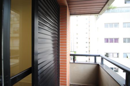 Apartamento à venda com 227m², 4 quartos e 4 vagas Apartamento à venda com 227m², 4 quartos e 4 vagas Varanda da Suíte 2