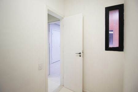 Apartamento à venda com 227m², 4 quartos e 4 vagas Apartamento à venda com 227m², 4 quartos e 4 vagasQuarto de Serviço