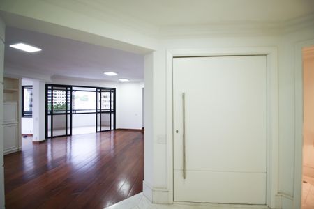 Apartamento à venda com 227m², 4 quartos e 4 vagas Apartamento à venda com 227m², 4 quartos e 4 vagasCorredor