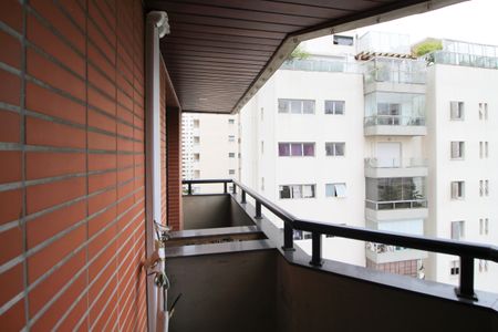 Apartamento à venda com 227m², 4 quartos e 4 vagas Apartamento à venda com 227m², 4 quartos e 4 vagasVaranda do Quarto 1