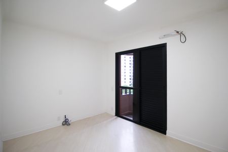 Apartamento à venda com 227m², 4 quartos e 4 vagas Apartamento à venda com 227m², 4 quartos e 4 vagasQuarto 2