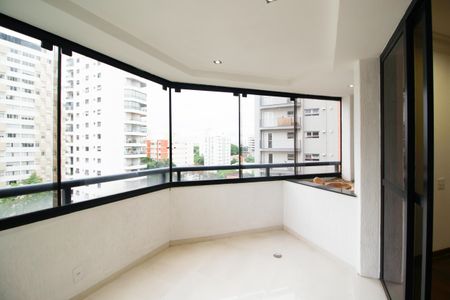 Apartamento à venda com 227m², 4 quartos e 4 vagas Apartamento à venda com 227m², 4 quartos e 4 vagasVaranda da Sala