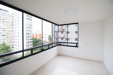 Apartamento à venda com 227m², 4 quartos e 4 vagas Apartamento à venda com 227m², 4 quartos e 4 vagasVaranda da Sala de Jantar