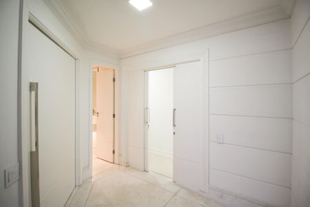 Apartamento à venda com 227m², 4 quartos e 4 vagas Apartamento à venda com 227m², 4 quartos e 4 vagasCorredor