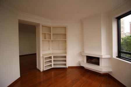 Sala de TV de apartamento à venda com 4 quartos, 227m² em Planalto Paulista, São Paulo