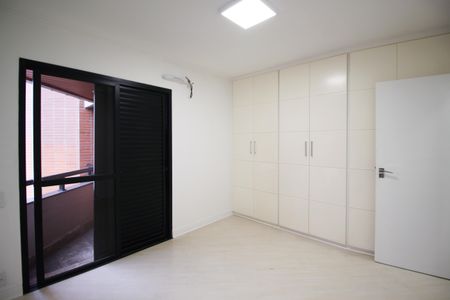 Apartamento à venda com 227m², 4 quartos e 4 vagas Apartamento à venda com 227m², 4 quartos e 4 vagasQuarto 2