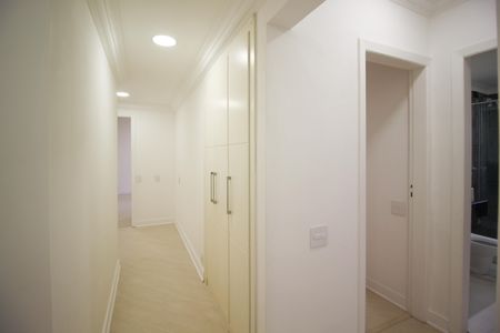Apartamento à venda com 227m², 4 quartos e 4 vagas Apartamento à venda com 227m², 4 quartos e 4 vagasCorredor