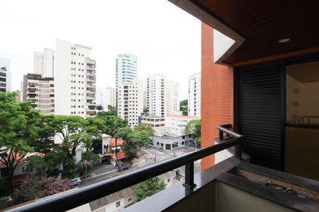 Apartamento à venda com 227m², 4 quartos e 4 vagas Apartamento à venda com 227m², 4 quartos e 4 vagas Varanda da Suíte 2