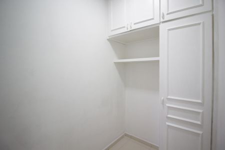 Apartamento à venda com 227m², 4 quartos e 4 vagas Apartamento à venda com 227m², 4 quartos e 4 vagasQuarto de Serviço