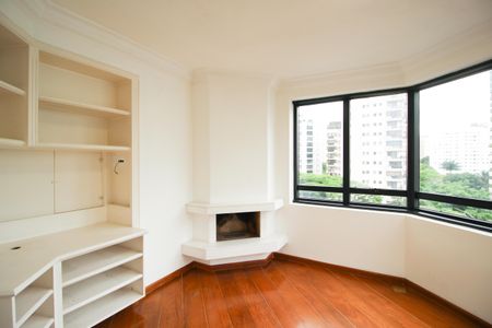 Apartamento à venda com 227m², 4 quartos e 4 vagas Apartamento à venda com 227m², 4 quartos e 4 vagasSala de TV