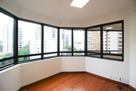 Apartamento à venda com 227m², 4 quartos e 4 vagas Apartamento à venda com 227m², 4 quartos e 4 vagasSala de TV