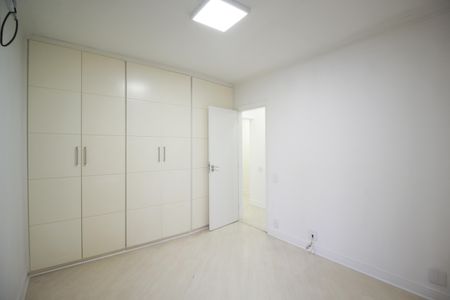 Apartamento à venda com 227m², 4 quartos e 4 vagas Apartamento à venda com 227m², 4 quartos e 4 vagasQuarto 2