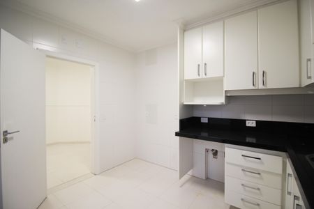 Apartamento à venda com 227m², 4 quartos e 4 vagas Apartamento à venda com 227m², 4 quartos e 4 vagasCozinha