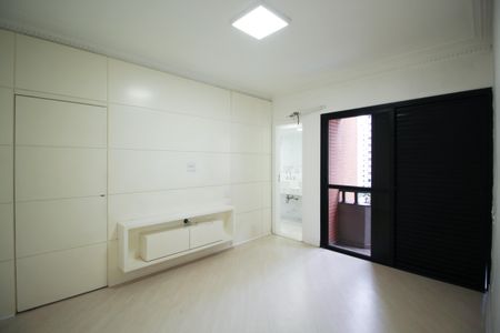 Apartamento à venda com 227m², 4 quartos e 4 vagas Apartamento à venda com 227m², 4 quartos e 4 vagasSuíte 1