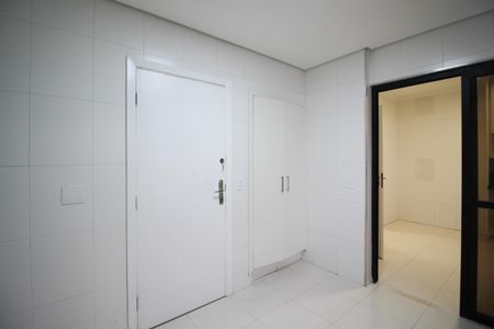 Apartamento à venda com 227m², 4 quartos e 4 vagas Apartamento à venda com 227m², 4 quartos e 4 vagasÁrea de Serviço