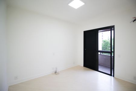 Apartamento à venda com 227m², 4 quartos e 4 vagas Apartamento à venda com 227m², 4 quartos e 4 vagasSuíte 2