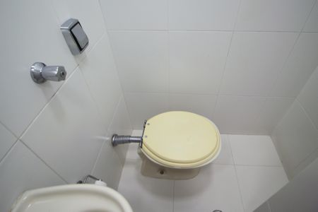 Apartamento à venda com 227m², 4 quartos e 4 vagas Apartamento à venda com 227m², 4 quartos e 4 vagasQuarto de Serviço