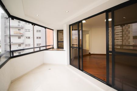 Apartamento à venda com 227m², 4 quartos e 4 vagas Apartamento à venda com 227m², 4 quartos e 4 vagasVaranda da Sala