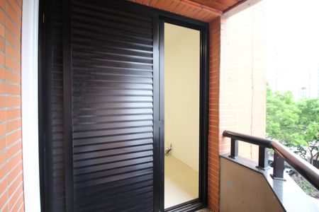 Apartamento à venda com 227m², 4 quartos e 4 vagas Apartamento à venda com 227m², 4 quartos e 4 vagasVaranda do Quarto 2