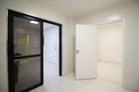 Apartamento à venda com 227m², 4 quartos e 4 vagas Apartamento à venda com 227m², 4 quartos e 4 vagasCozinha