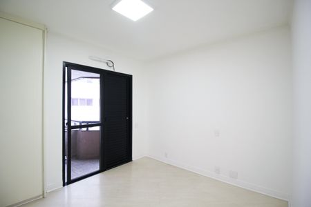 Apartamento à venda com 227m², 4 quartos e 4 vagas Apartamento à venda com 227m², 4 quartos e 4 vagasQuarto 1