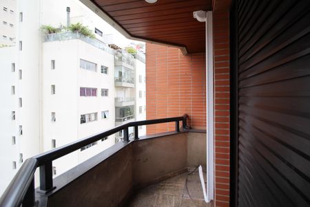 Apartamento à venda com 227m², 4 quartos e 4 vagas Apartamento à venda com 227m², 4 quartos e 4 vagasVaranda da Suíte 1