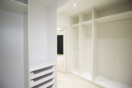 Apartamento à venda com 227m², 4 quartos e 4 vagas Apartamento à venda com 227m², 4 quartos e 4 vagasCloset da Suíte 1